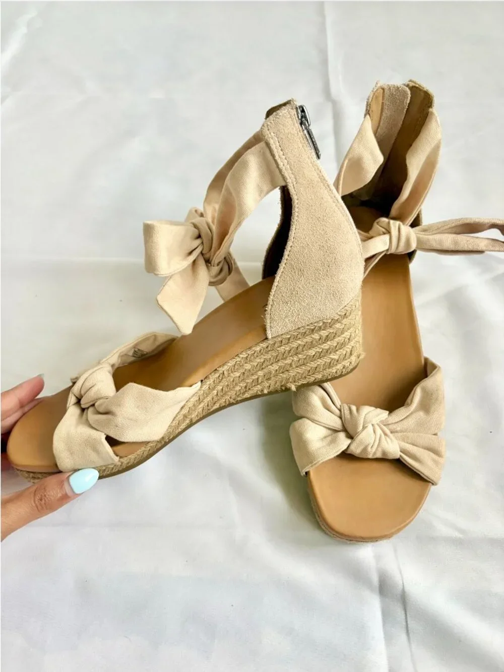 UGG 